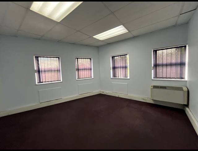 3,302M² OFFICE TO LET IN SPARTAN